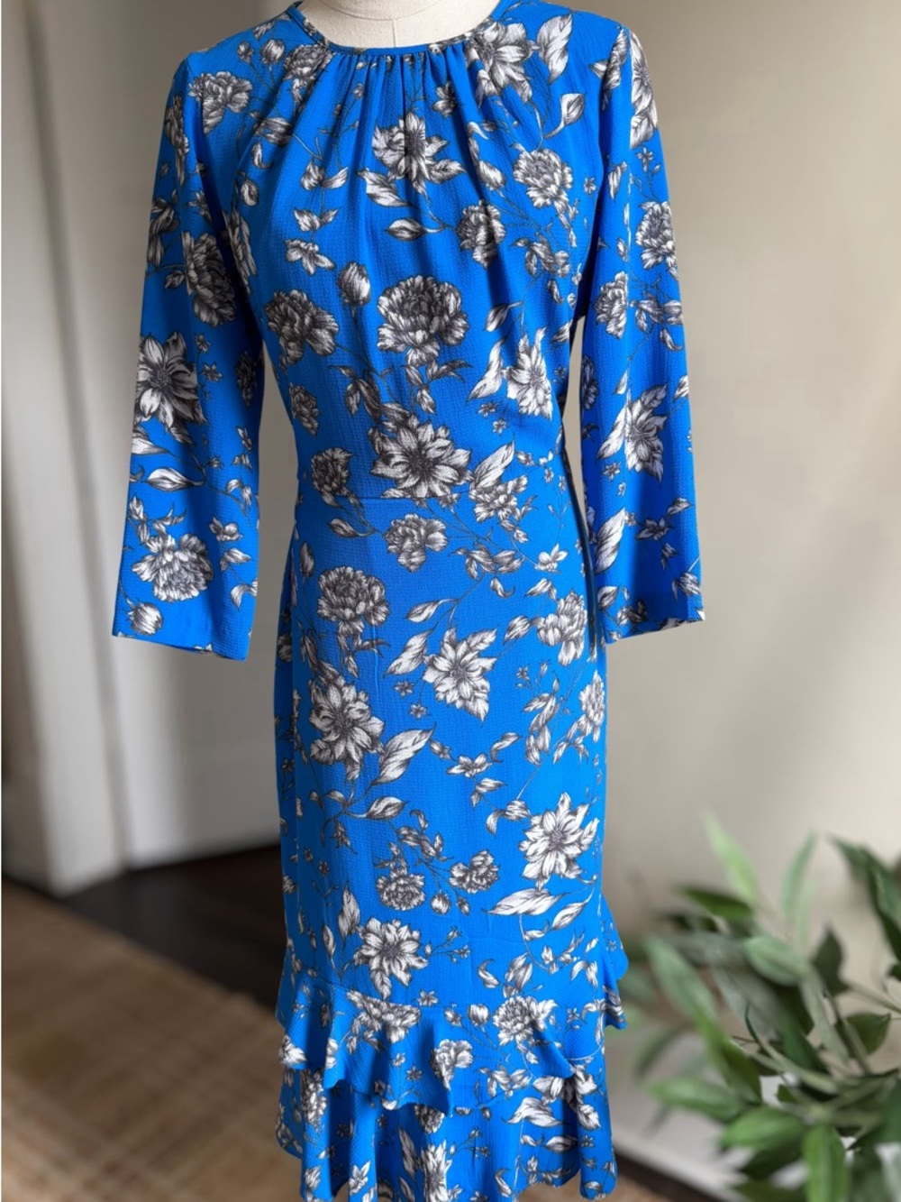 Maggy London Blue Floral Long-Sleeve Midi Dress with Ruffle Hem